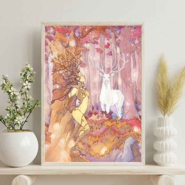 Le tirage d'art Le cerf blanc encadré devant un mur clair.
