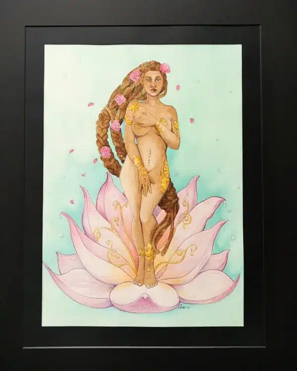 Aphrodite sur son lotus- aquarelle montrant une déesse brune de peau et de cheveux, debout sur un lotus ouvert, dans une pose façon Vénus de Botticelli