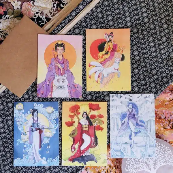 Un lot de 5 cartes postales illustrées avec des yôkai et kami comme Kitsune, Amaterasu, Aoandon et d'autres esprits du folklore japonais