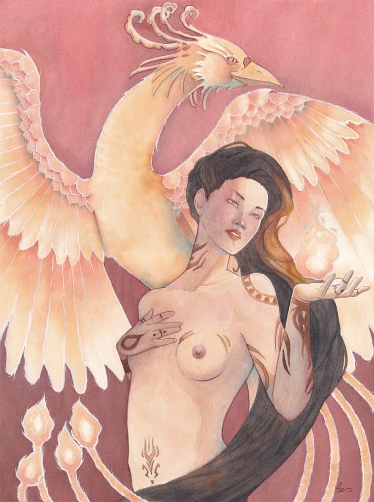 Une femme au torse nu debout devant la silhouette d'un phénix radieux aux ailes déployées