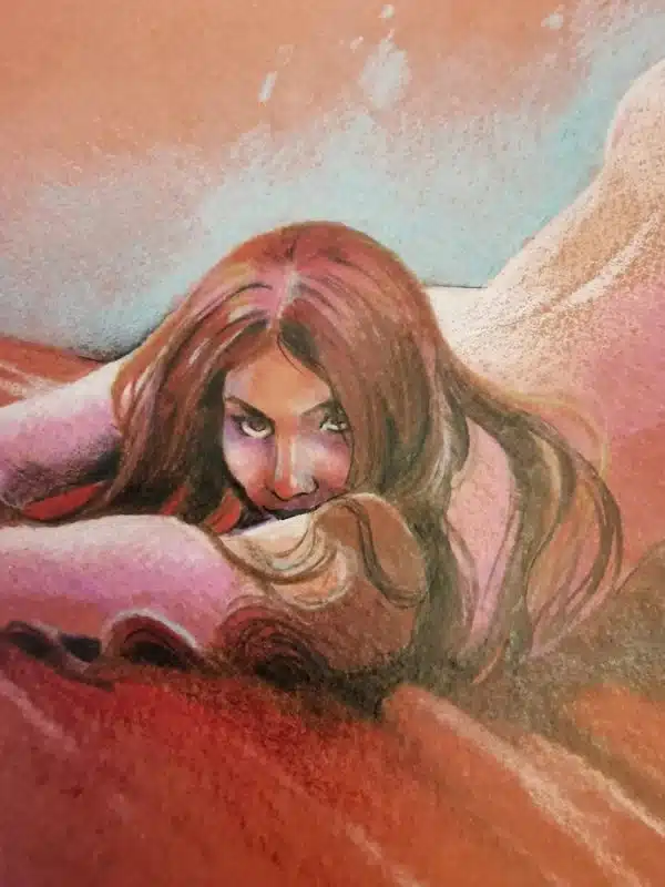 Un plan rapproché sur le visage d'une femme dessinée aux crayons sur papier rouge. Cornaline, dessin érotique par Aemarielle.