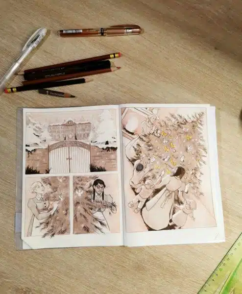 Une double page de carnet avec des dessins aux crayons de couleurs marrons représentant une histoire de Noël où des jeunes femmes décorent un sapin.